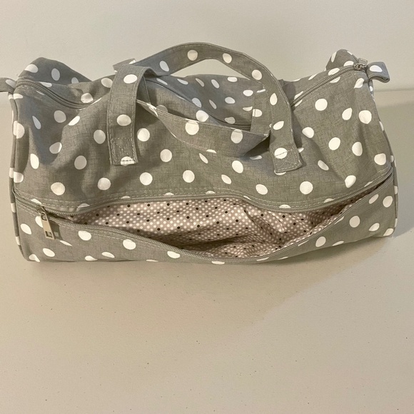 NWOT Grey/White Polka Dot Duffel Bag - Picture 3 of 10